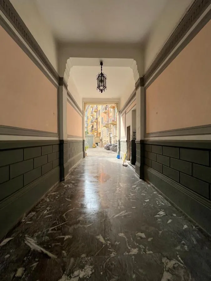 The Small White House In Milano Italia