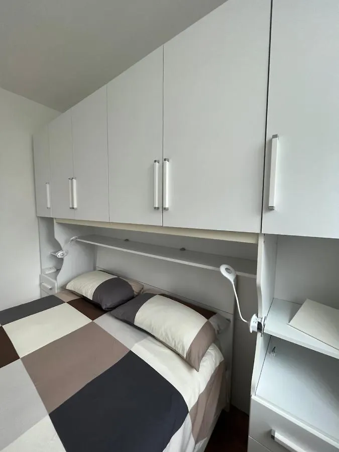 The Small White House In Milano