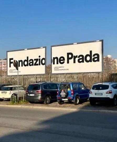 The Small White House In Milano