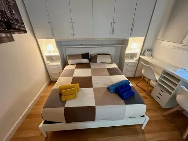 The Small White House In Milano