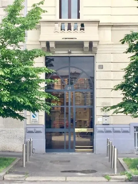 The Small White House In Milano 0*,