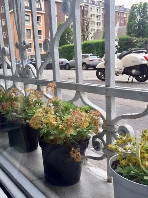 The Small White House In Milan
